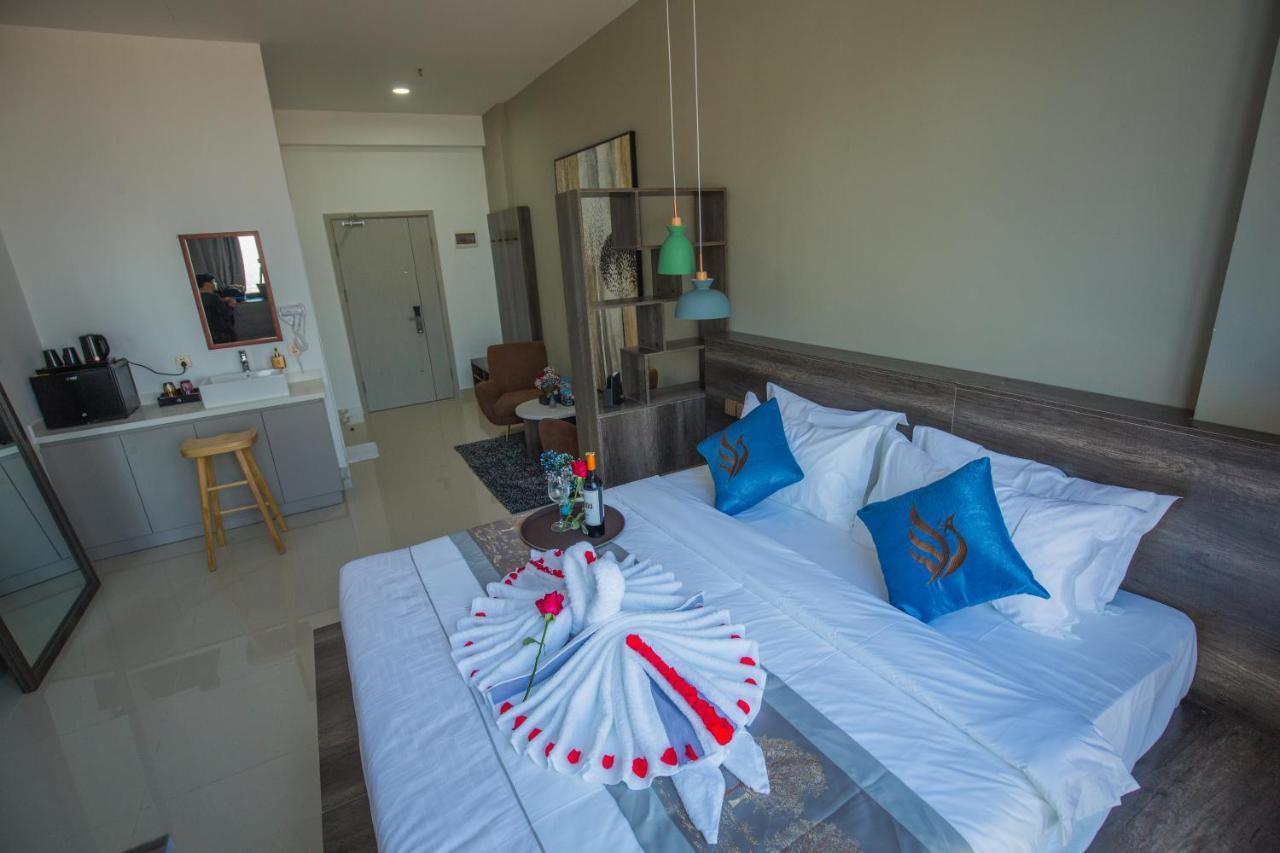 Wooden Maple Hotel Phnom Penh Exterior foto