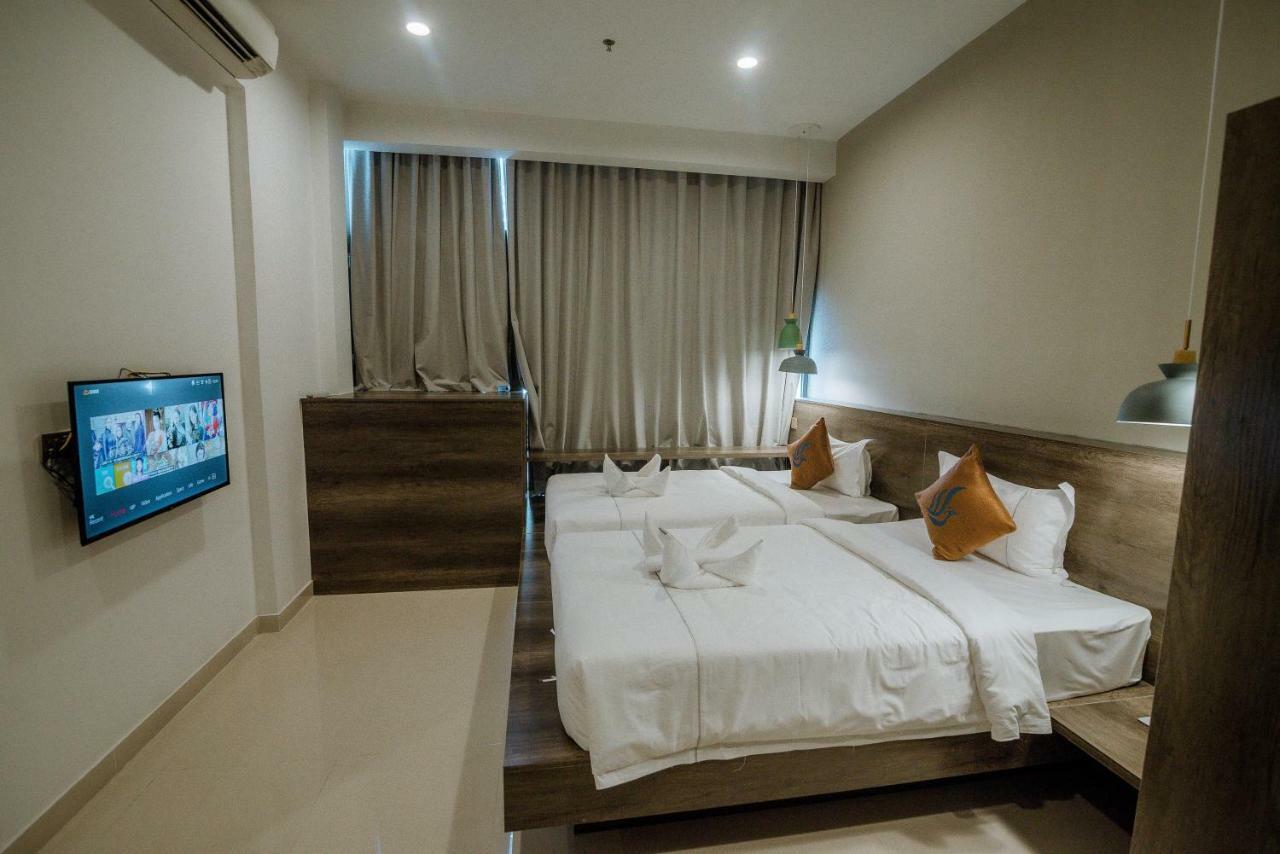 Wooden Maple Hotel Phnom Penh Exterior foto